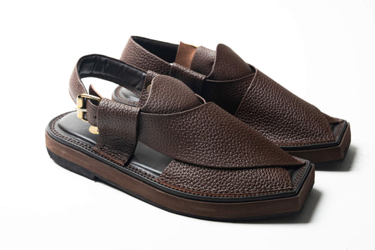 Side profile of handmade Peshawari Kaptaan Chappal – Brown Dotted edition